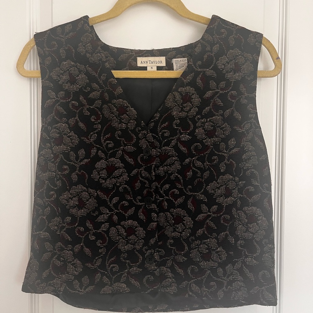 Ann Taylor‎ black floral jacquard sleeveless vest size 6